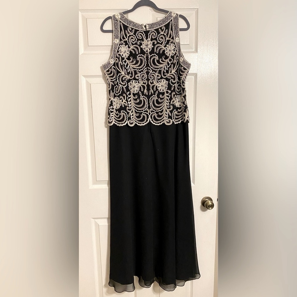 Evening dress. Size 14. Excellent condition - Picture 4 of 8